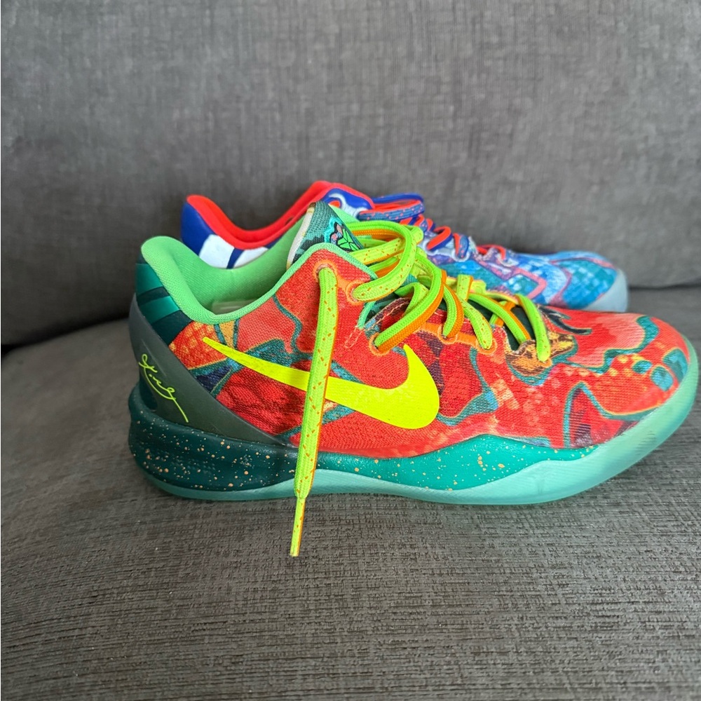 KOBE 8 PROTRO
"WHAT THE"